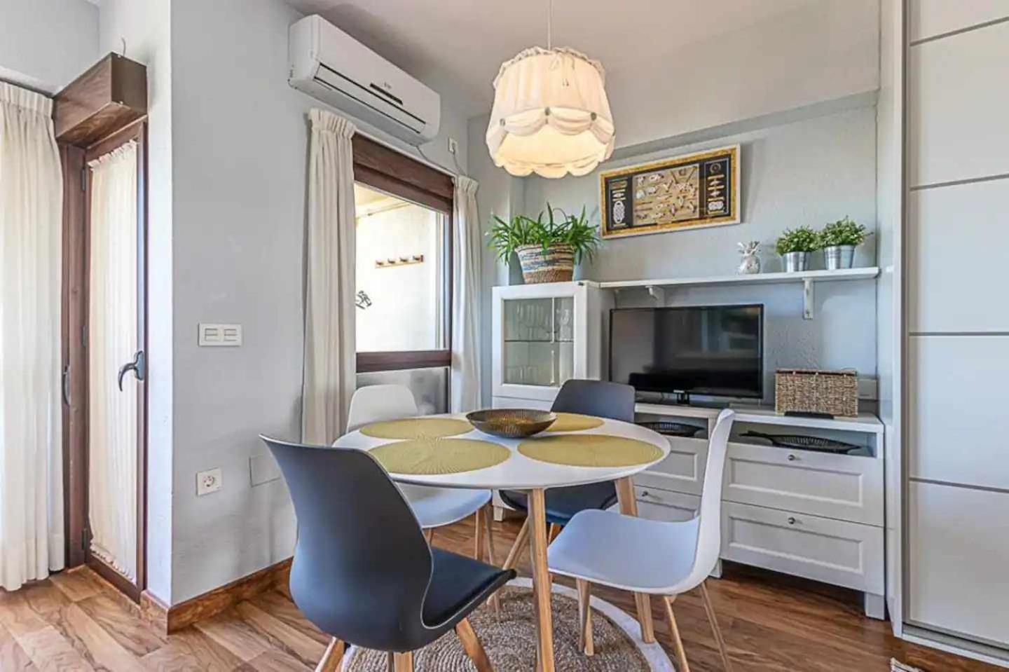 Encantador Apartamento En Primera Linea De Playa Benalmadena Luaran gambar