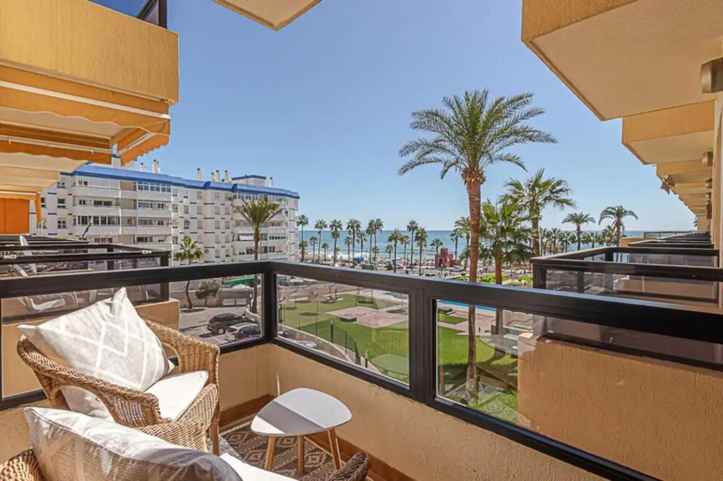 Encantador Apartamento En Primera Linea De Playa Benalmadena Luaran gambar